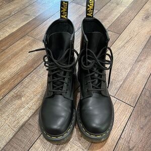 Dr. Martens Combat Boot Women’s Size 8 Black